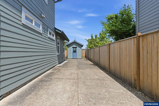 5475 Charles Wy, Eugene, OR 97402