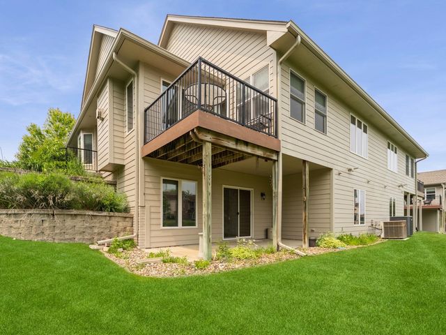 8808 Stonepointe Lane, Johnston, IA 50131