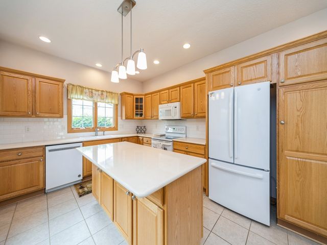 8808 Stonepointe Lane, Johnston, IA 50131