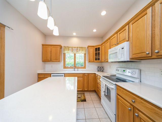 8808 Stonepointe Lane, Johnston, IA 50131