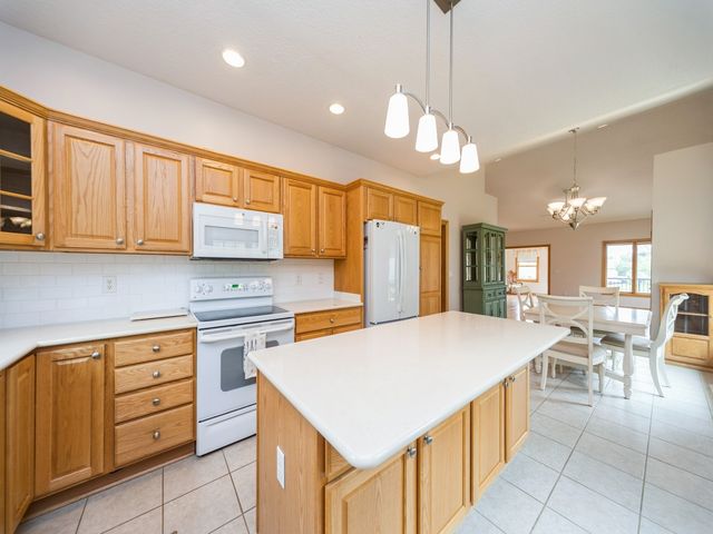 8808 Stonepointe Lane, Johnston, IA 50131