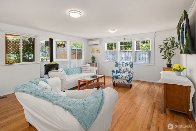 12415 NE 112th Street, Kirkland, WA 98033