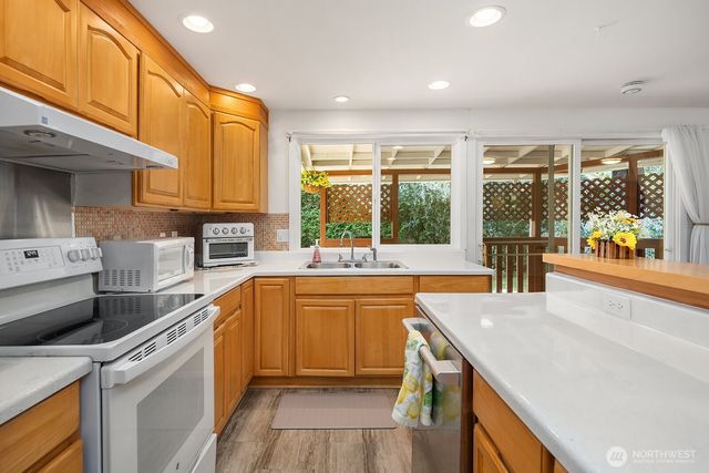 12415 NE 112th Street, Kirkland, WA 98033