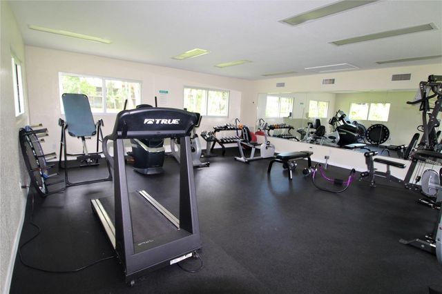 942 LA COSTA CIRCLE 3, Sarasota, FL 34237