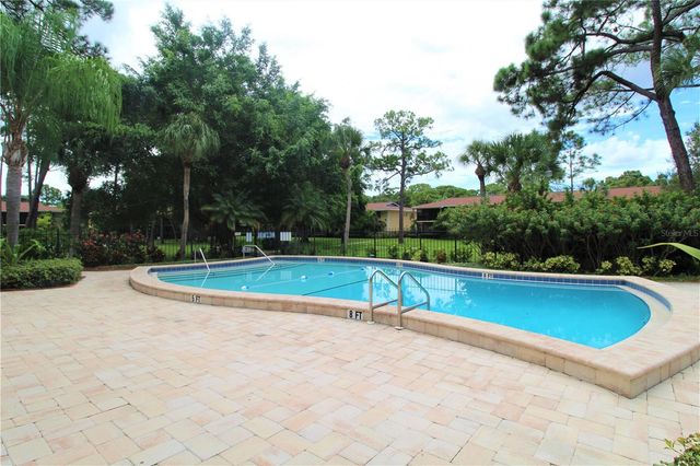942 LA COSTA CIRCLE 3, Sarasota, FL 34237