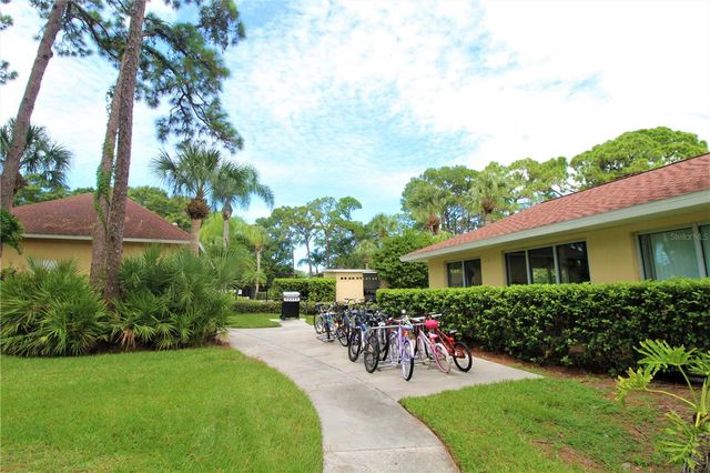 942 LA COSTA CIRCLE 3, Sarasota, FL 34237