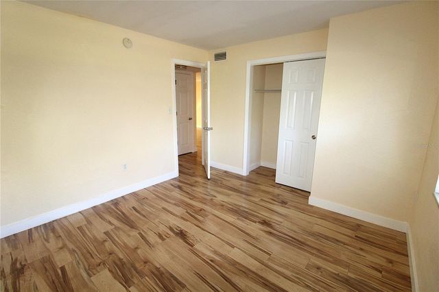 942 LA COSTA CIRCLE 3, Sarasota, FL 34237