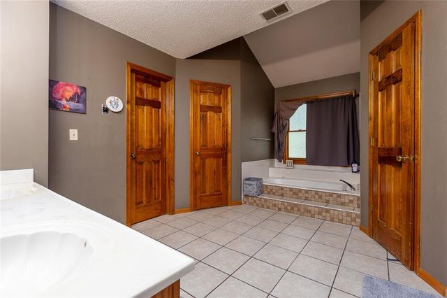 3508 N PARK Avenue, Kansas City, MO 64116
