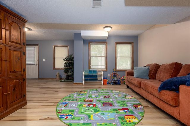 3508 N PARK Avenue, Kansas City, MO 64116