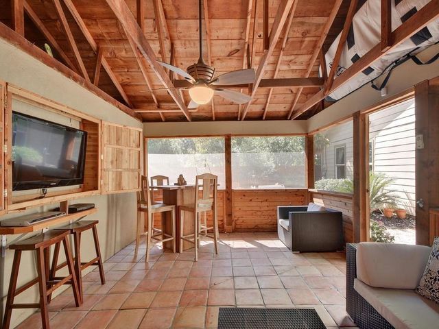 610 W North Loop BLVD, Austin, TX 78751