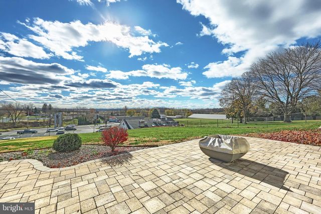 4330 BRIARWOOD CT, York, PA 17408