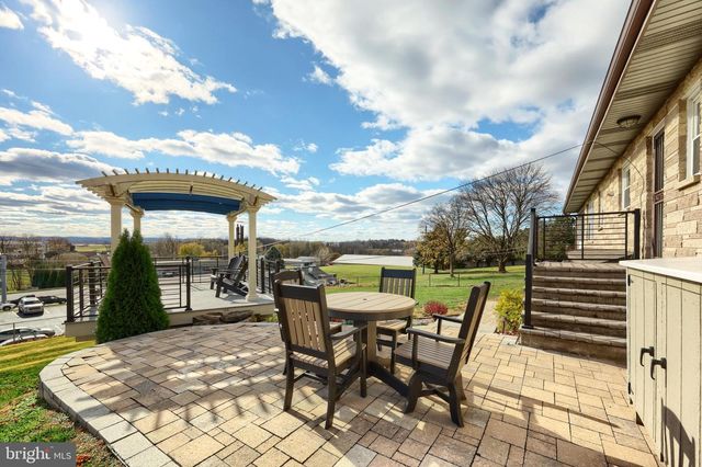 4330 BRIARWOOD CT, York, PA 17408