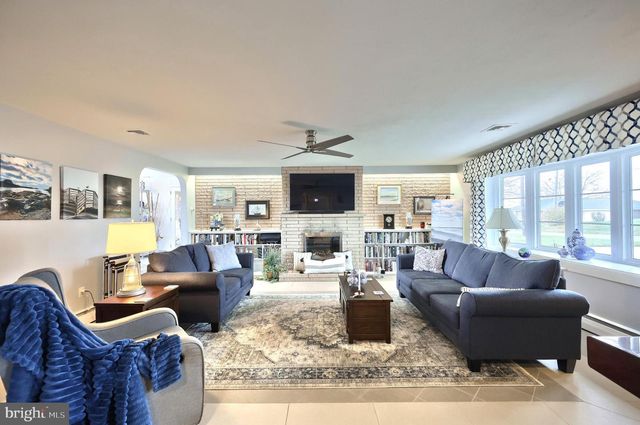 4330 BRIARWOOD CT, York, PA 17408