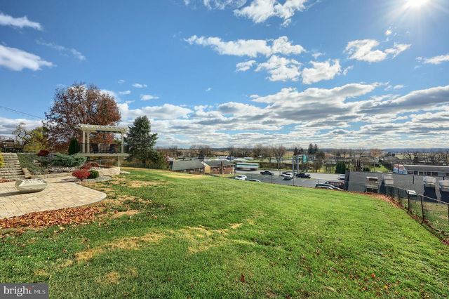 4330 BRIARWOOD CT, York, PA 17408