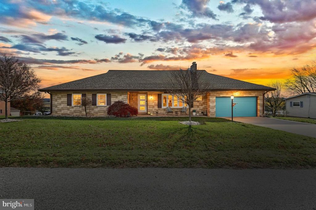 4330 BRIARWOOD CT, York, PA 17408