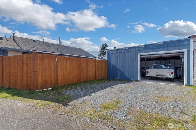 637 Elizabeth Street, Sumner, WA 98390