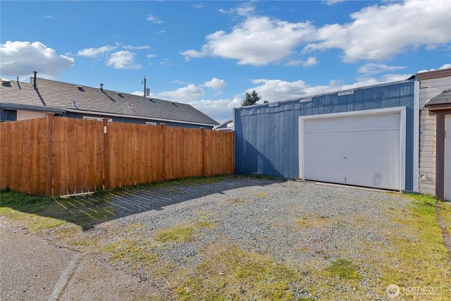637 Elizabeth Street, Sumner, WA 98390