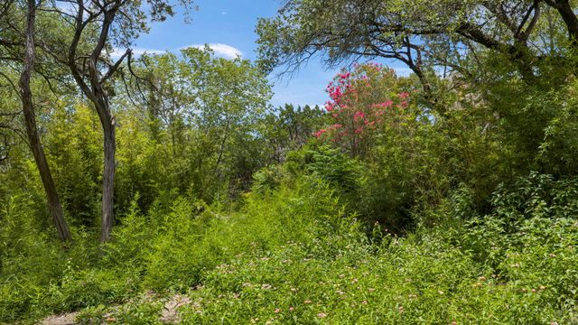 468 Spiller LN, West Lake Hills, TX 78746