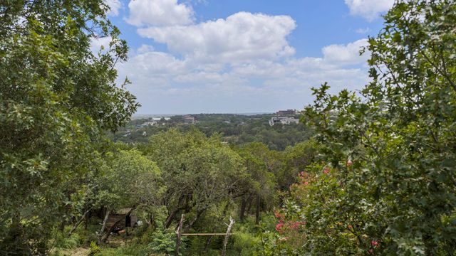 468 Spiller LN, West Lake Hills, TX 78746