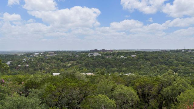 468 Spiller LN, West Lake Hills, TX 78746