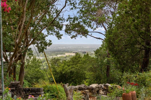 468 Spiller LN, West Lake Hills, TX 78746