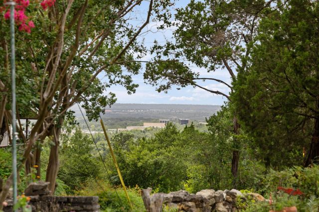 468 Spiller LN, West Lake Hills, TX 78746