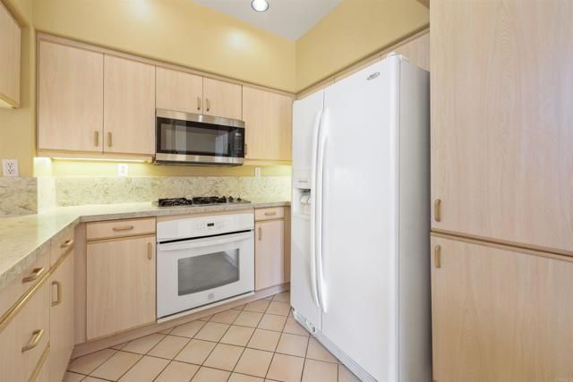 12047 Tivoli Park Row 4, San Diego, CA 92128