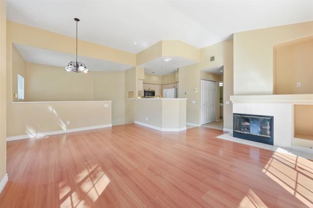 12047 Tivoli Park Row 4, San Diego, CA 92128