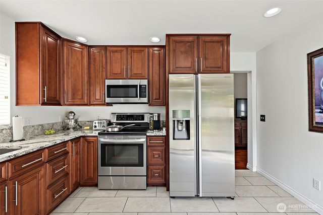 22727 SE 267th Place, Maple Valley, WA 98038