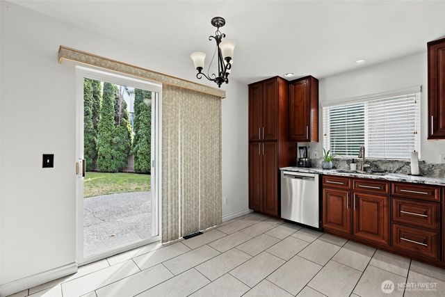 22727 SE 267th Place, Maple Valley, WA 98038