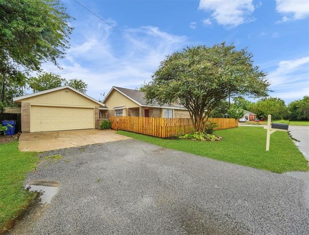 3711 23rd Street N, Texas City, TX 77590