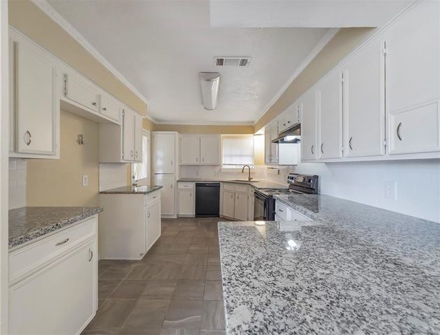3711 23rd Street N, Texas City, TX 77590