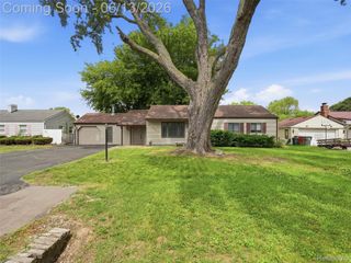 37843 Emery Street, Clinton Charter Township, MI 48036