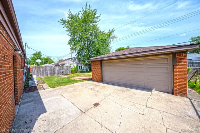 22613 Port Street, St. Clair Shores, MI 48082
