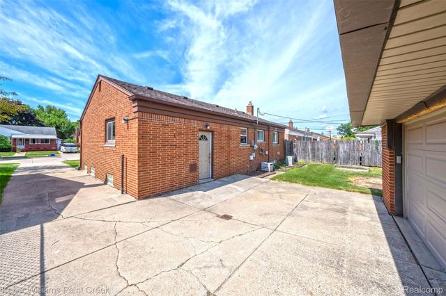 22613 Port Street, St. Clair Shores, MI 48082