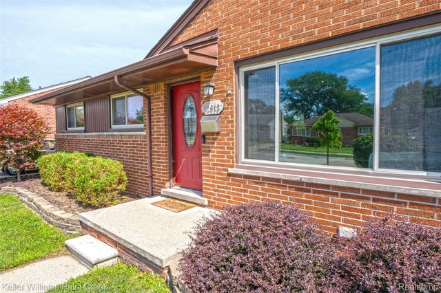 22613 Port Street, St. Clair Shores, MI 48082