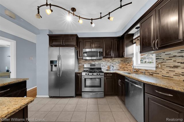 22613 Port Street, St. Clair Shores, MI 48082