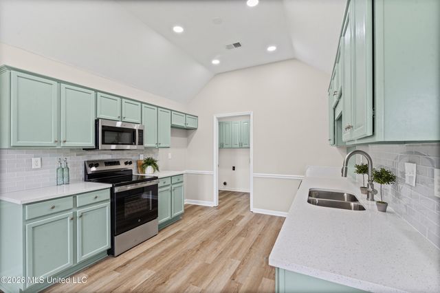 9079 Hickory Drive, Olive Branch, MS 38654