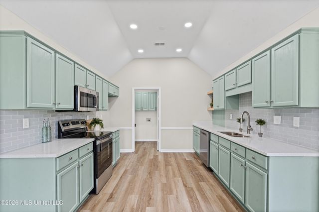 9079 Hickory Drive, Olive Branch, MS 38654