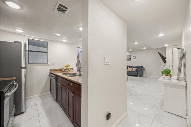 11411 Harwin Drive 17, Houston, TX 77072