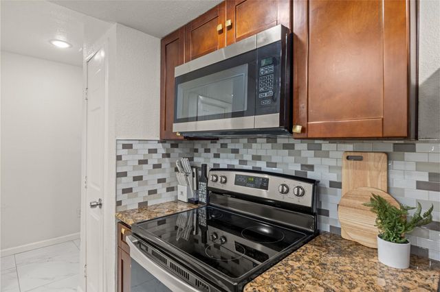 11411 Harwin Drive 17, Houston, TX 77072