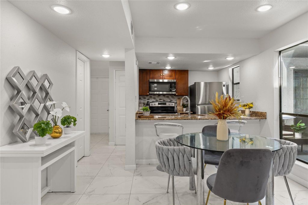 11411 Harwin Drive 17, Houston, TX 77072