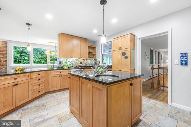 6202 W HALBERT RD, Bethesda, MD 20817