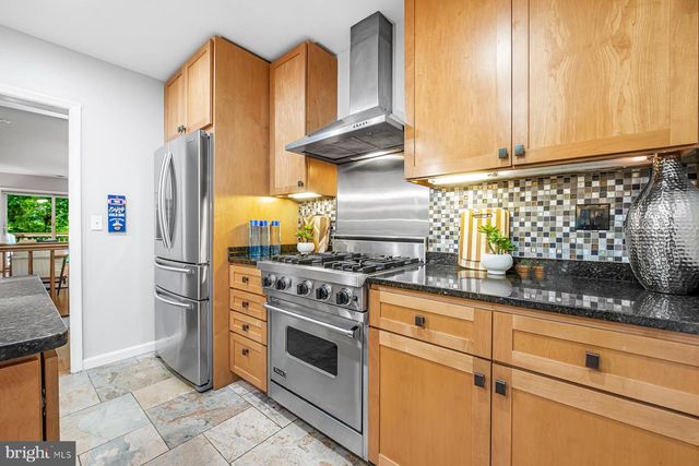 6202 W HALBERT RD, Bethesda, MD 20817
