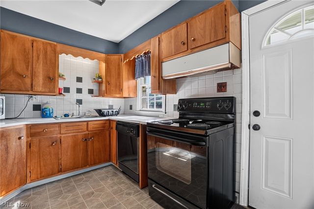 506 Adelaide Avenue SE, Warren, OH 44483
