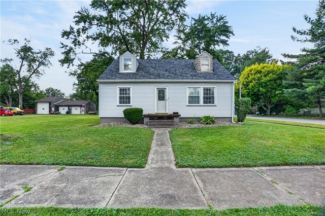 506 Adelaide Avenue SE, Warren, OH 44483