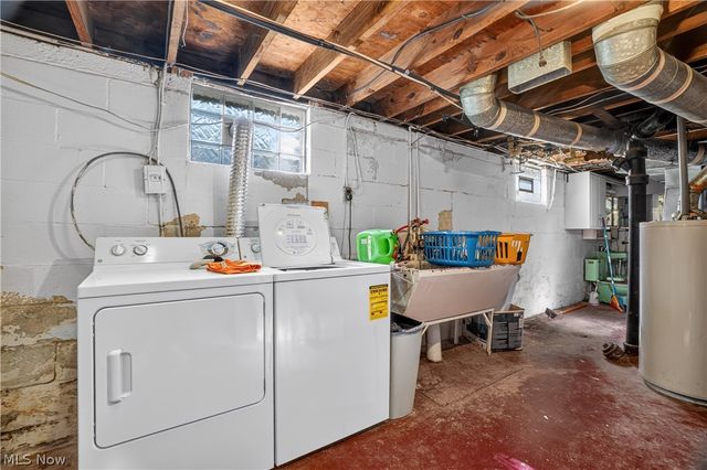 506 Adelaide Avenue SE, Warren, OH 44483