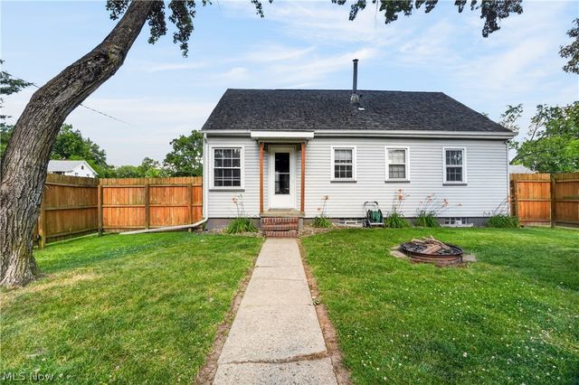 506 Adelaide Avenue SE, Warren, OH 44483