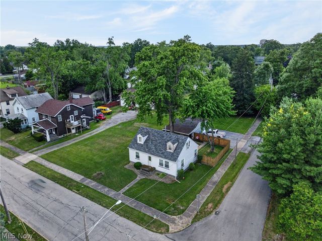 506 Adelaide Avenue SE, Warren, OH 44483