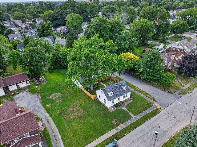 506 Adelaide Avenue SE, Warren, OH 44483